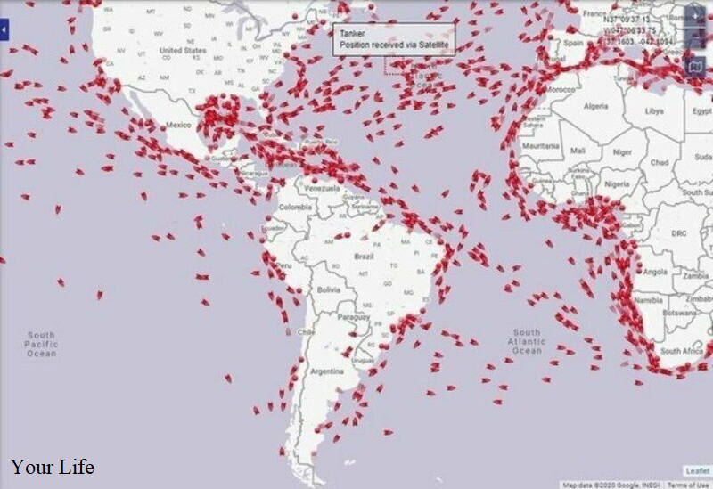 Красные точки обозначают полностью загруженные нефтяные танкеры, «застрявшие» в море из-за отсутствия глобального спроса на нефть