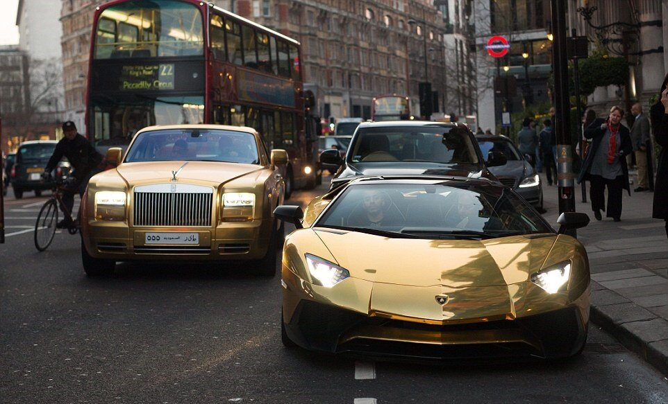 Золотая ламборгини и золотой ролс ройс