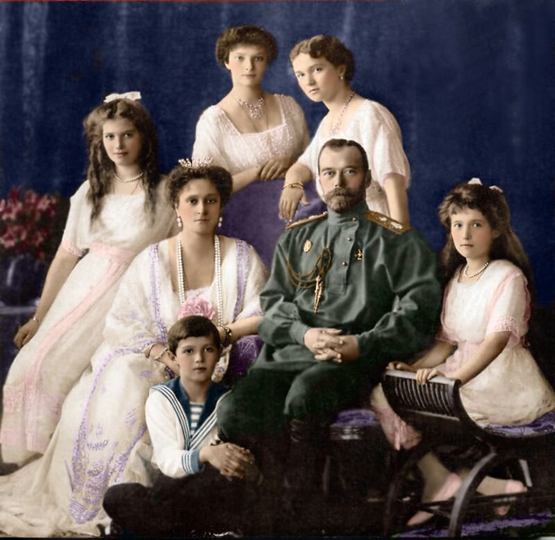 Семья Романовых.(картинка взята в яндекс-картинках).