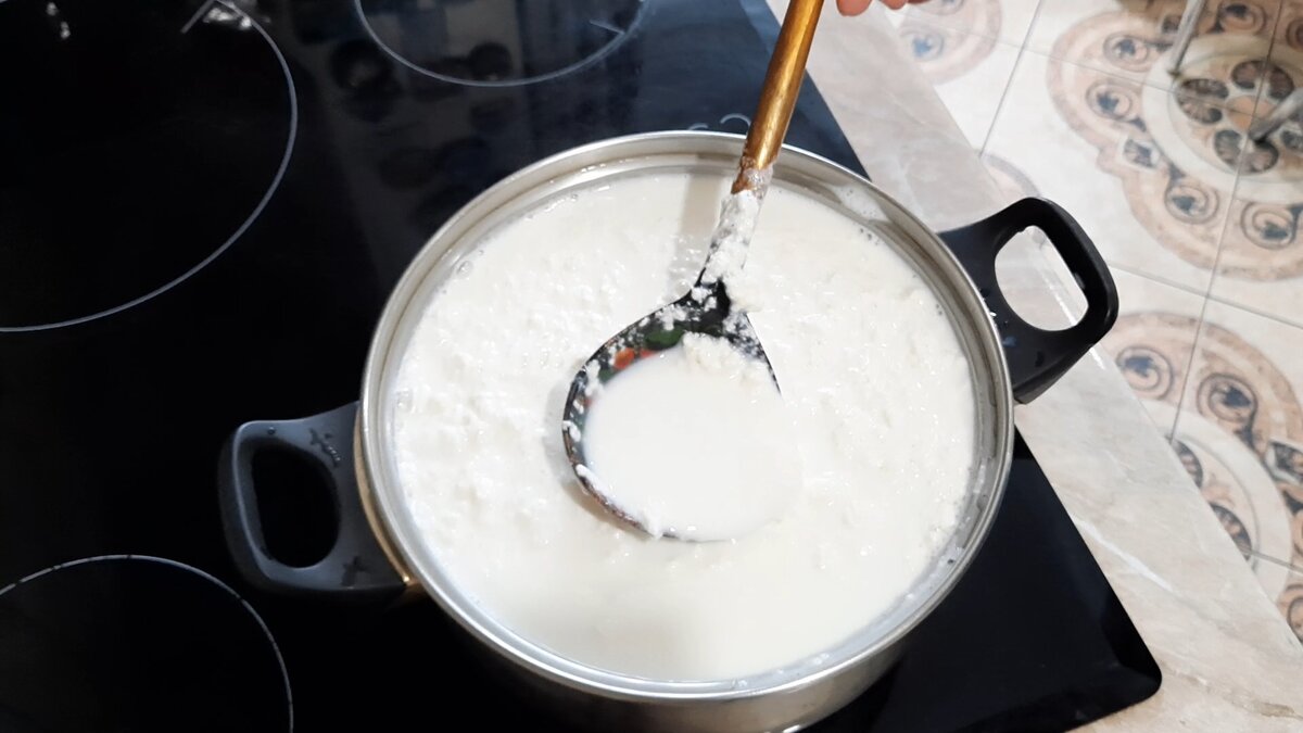 Образуется творожные хлопья