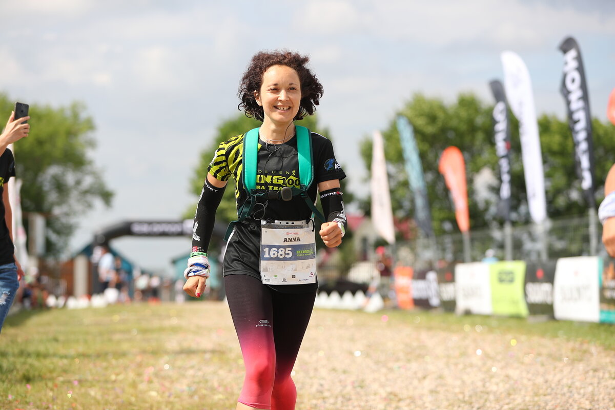 здесь я бегу на финиш после 52 км по болотам Суздаля. Что ж, я явно не планирую побеждать, но в руках у меня определённо сила