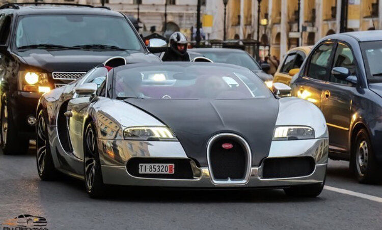 1. BUGATTI VEYRON 