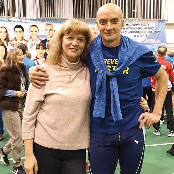 Константин Осадченко с супругой Натальей на чемпионате России по легкой атлетике среди ветеранов. Там Константин выиграл три золотые медали.