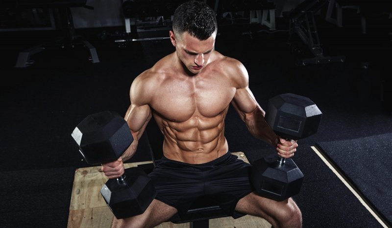 Их весьма часта считают генетически одаренными личностями. Обычно у Мезоморфоф низкий уровень подкожного жира и впечатляющие развитые мышцы даже до начала тренировок. Их плотная, широкая костная структура более приемлема для построения мышц, что обеспечивает мезоморфам бесспорное преимущество в силовых и энергичных видах спорта.