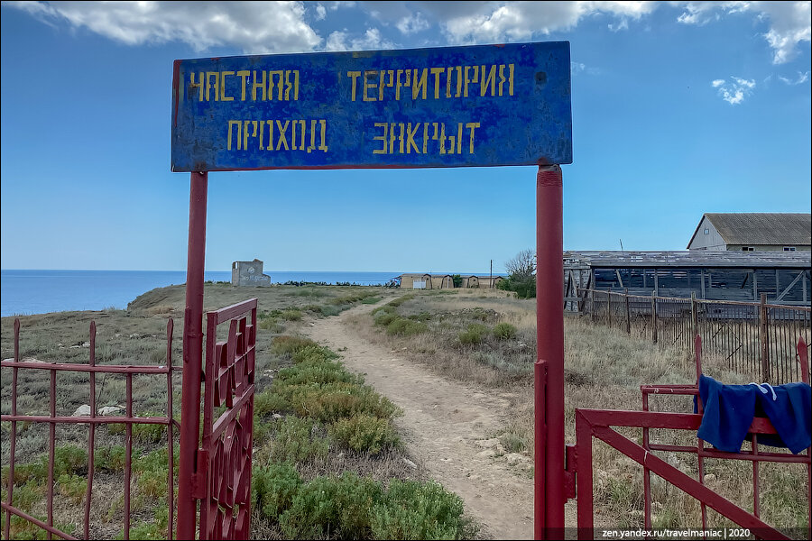 Нашел в Крыму заброшенную турбазу еще времён СССР (прямо на берегу моря)