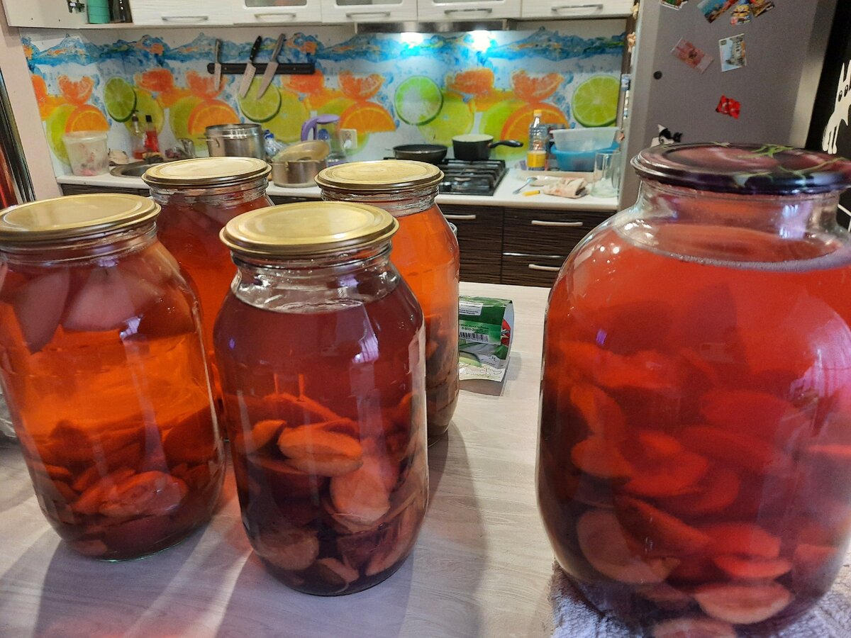 Компот из слив и яблок