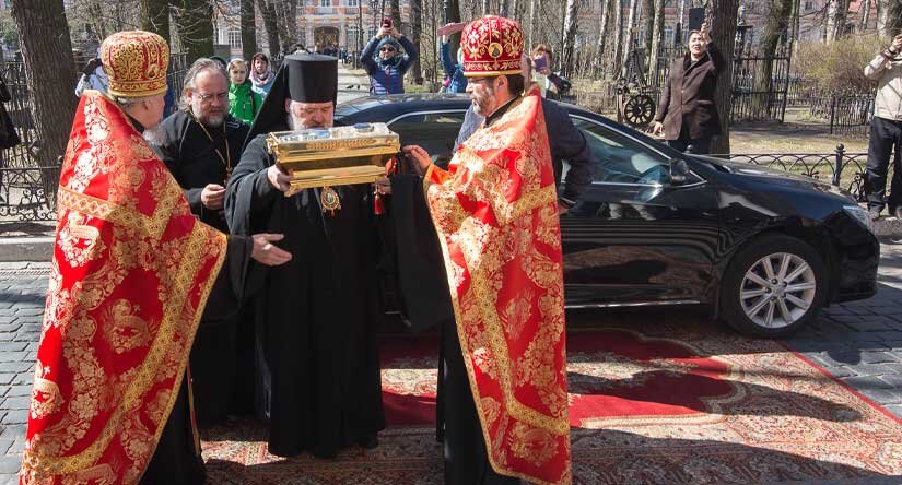 Десницу княгини-мученицы в Петербурге встречал владыка Назарий, епископ Кронштадтский, викарий Санкт-Петербургской епархии