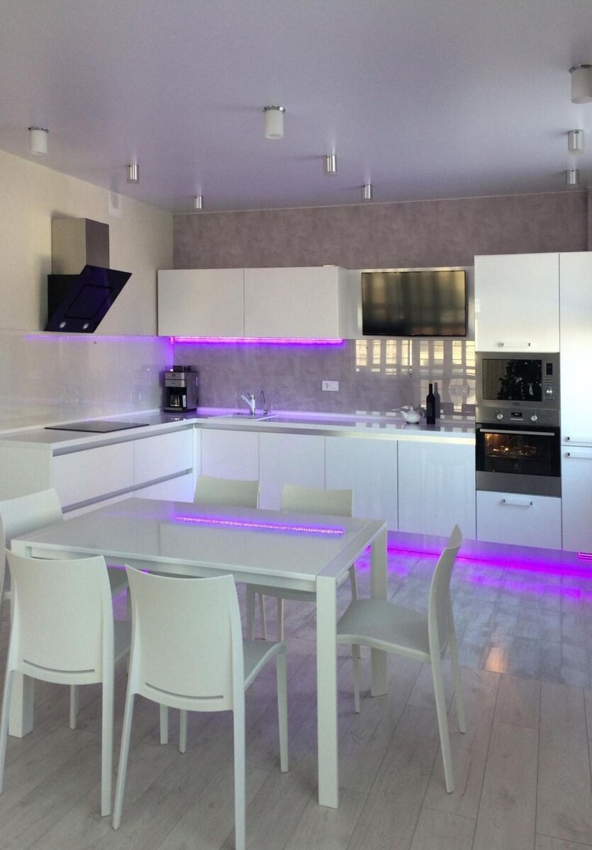 Свет далёких планет нас не манит по ночам...)