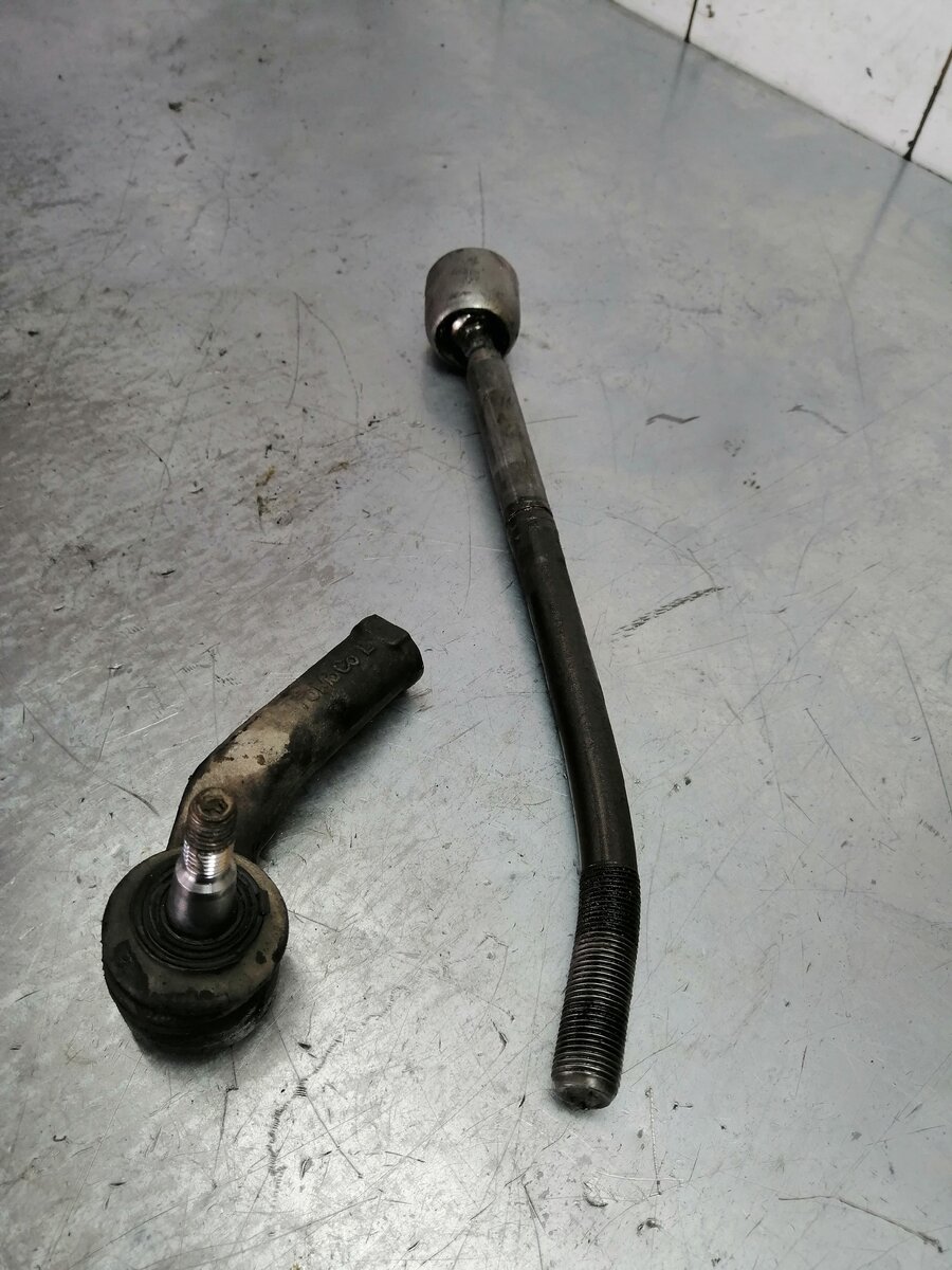 Рулевая тяга и наконечник. В утиль