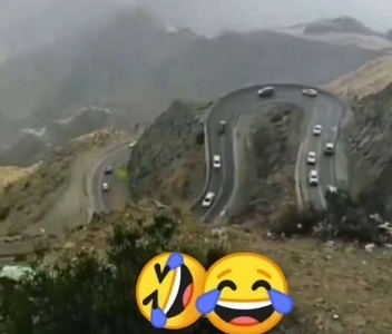 Армяшки убегают из Нагорного Карабаха. А сами говорили что они победят. Храбрость это глупость... 