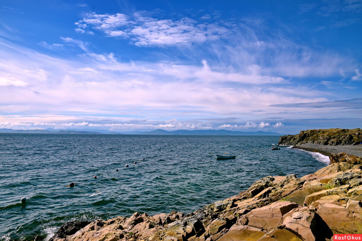 Аму́рский зали́в — внутренний залив у северо-западного берега залива Петра Великого (Японское море). Длина около 65 километров, ширина от 9 до 20 километров, глубина до 50 метров.