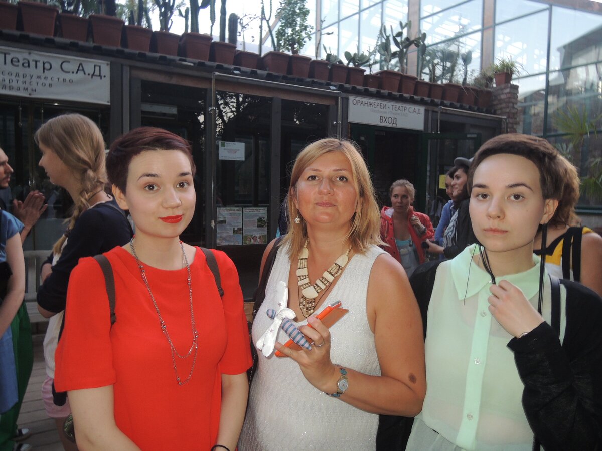 Мы с дочками на поэтическом вечере