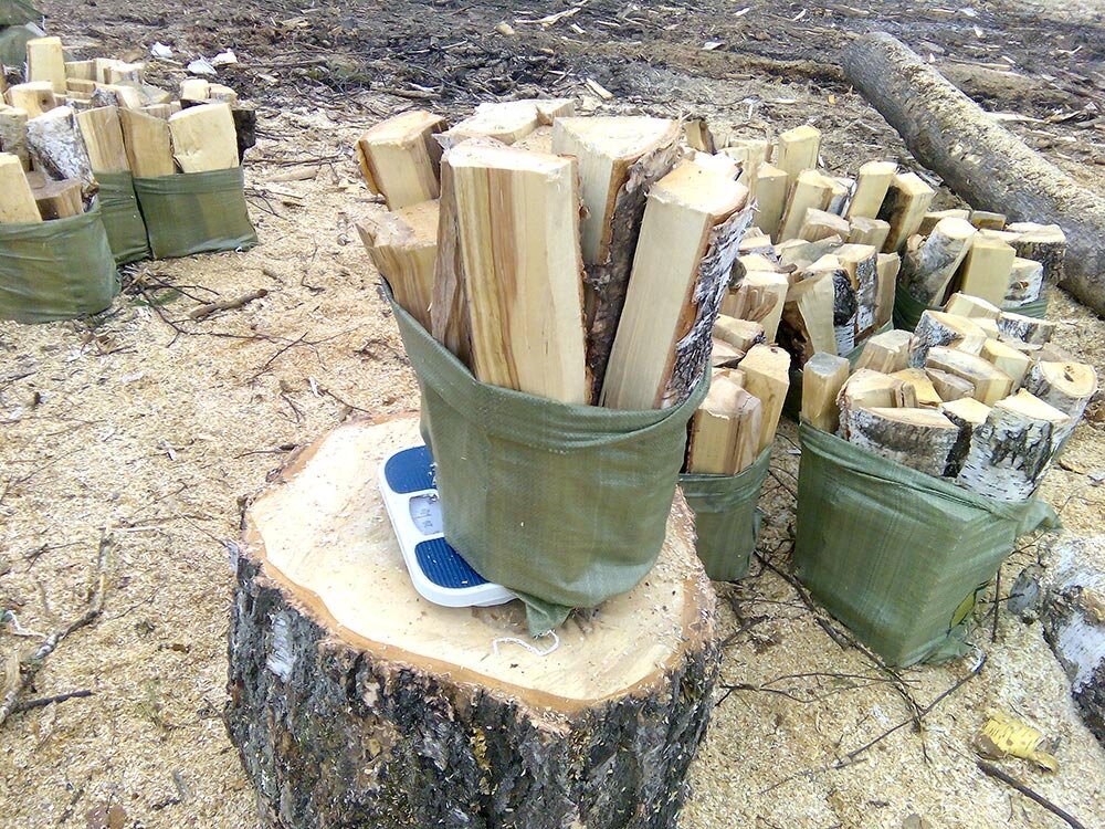 Сколько кг в кубометре дров. Вес 1 Куба дров березы. Дрова. Куб дров. Один куб дров.