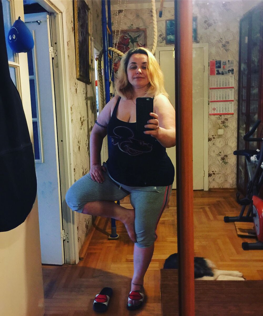 Каждый сходит с ума по-своему. Я, йога, зеркало и телефон. Москва, 2018 Личный архив.
