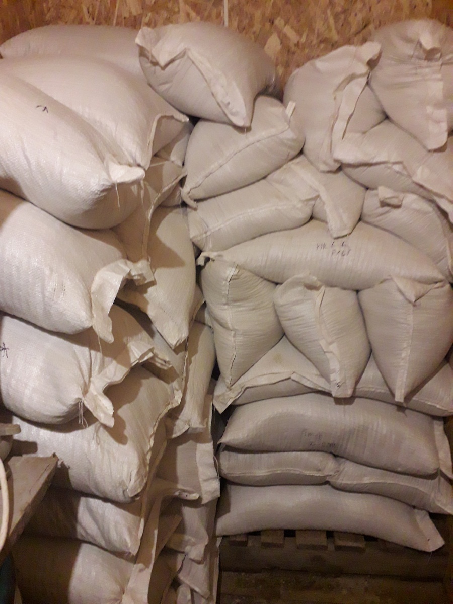 Мешки с кормом
