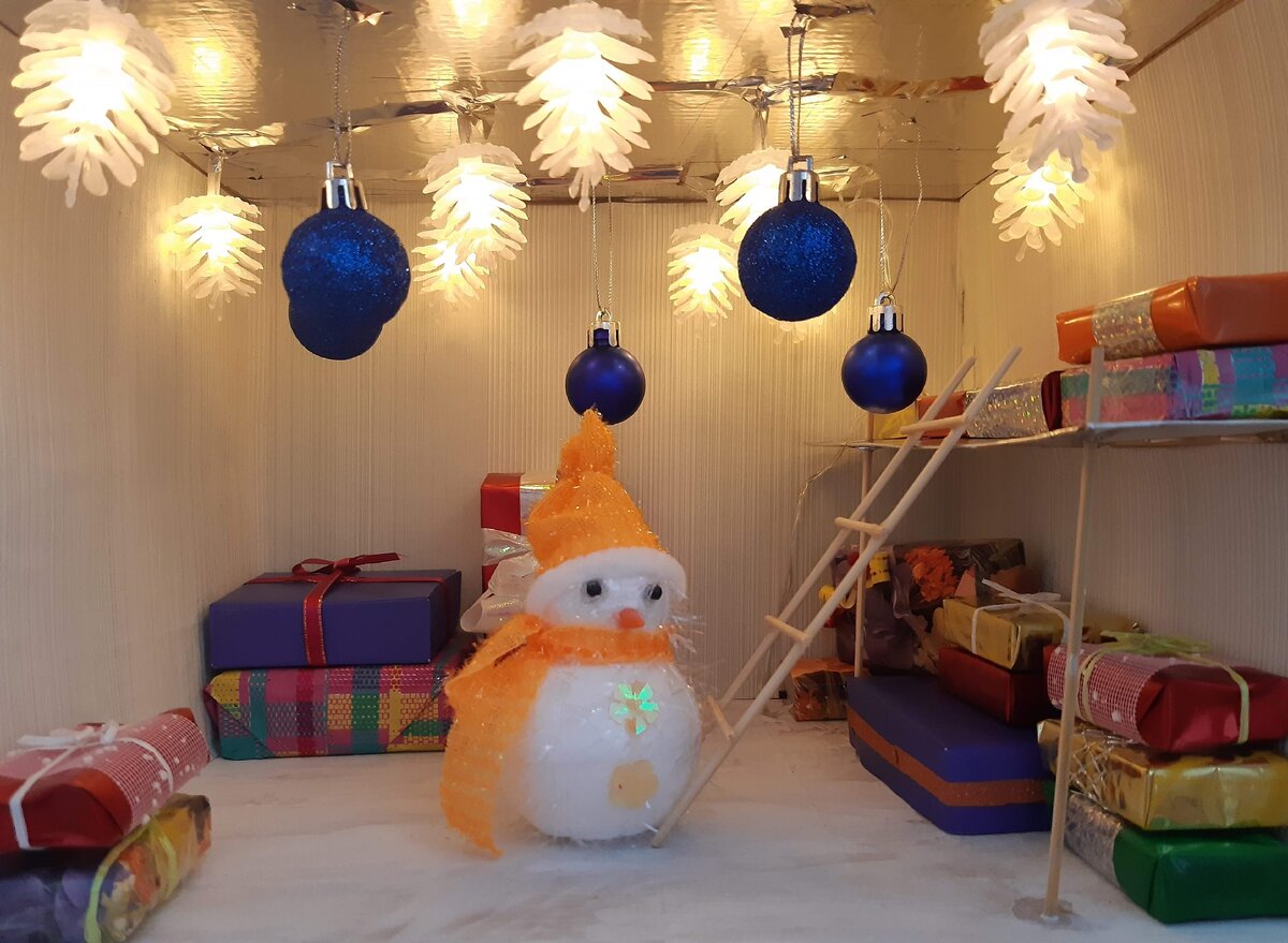 Склад подарков в домике Деда Мороза