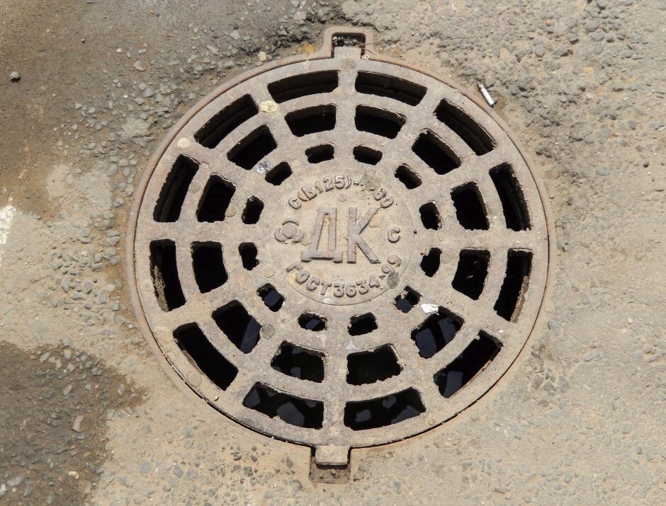 Решётчатые люки дренажной системы (смотрите галерею)