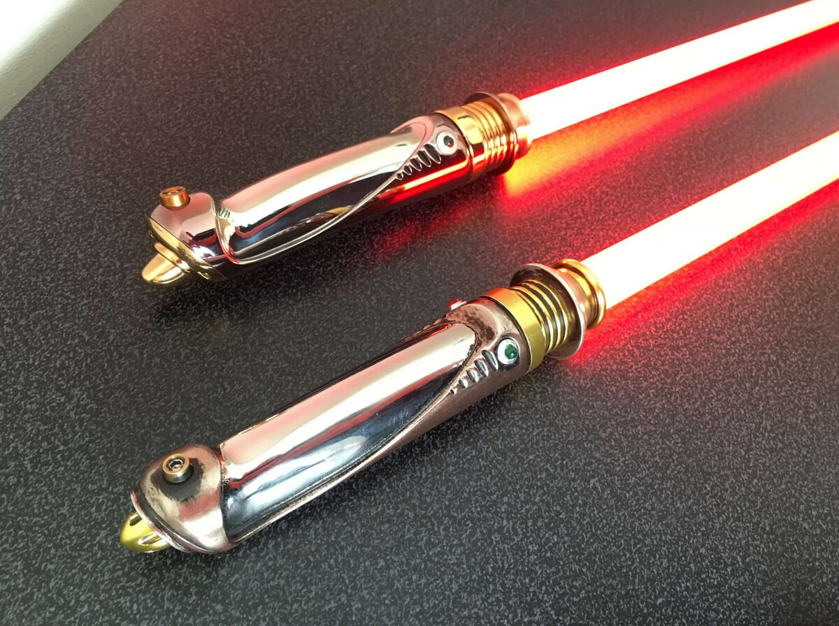 Световые мечи Дарта Сидиуса всегда отличались красотой и изящностью. Кто знает, какие свойства скрывают рукояти?   