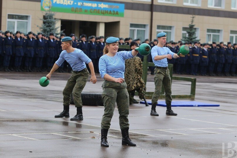 Рязанское вдв как поступить. Рязань 106 дивизия ВДВ. Рязанское военное училище ВДВ.