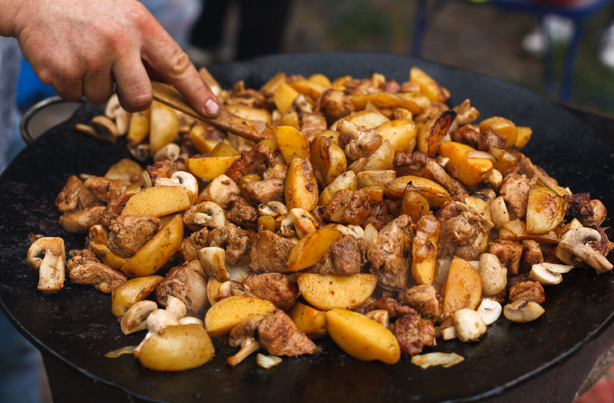 Лисички с картошкой в казане