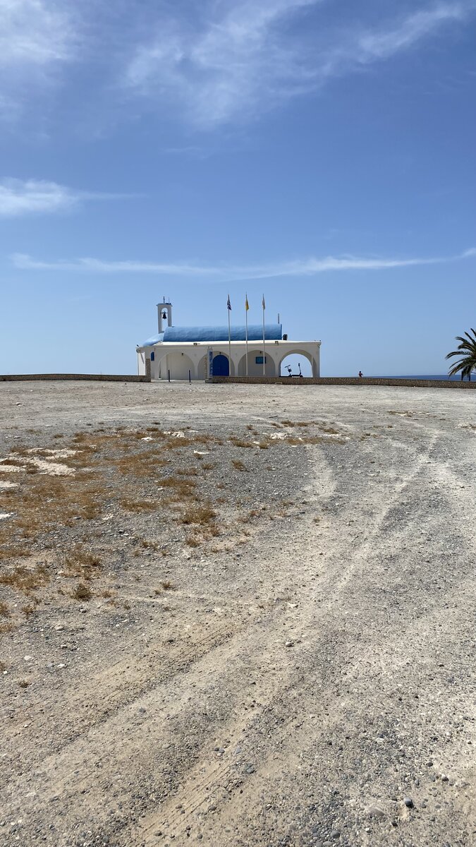 Церковь святой Феклы ( Агия Фекла). Расположена в нескольких километрах к западу от Айя-Напы.