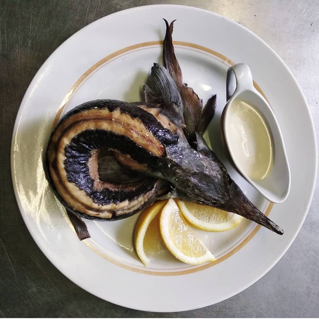 Стерлядь в белом вине. Фото: Олег Ольхов