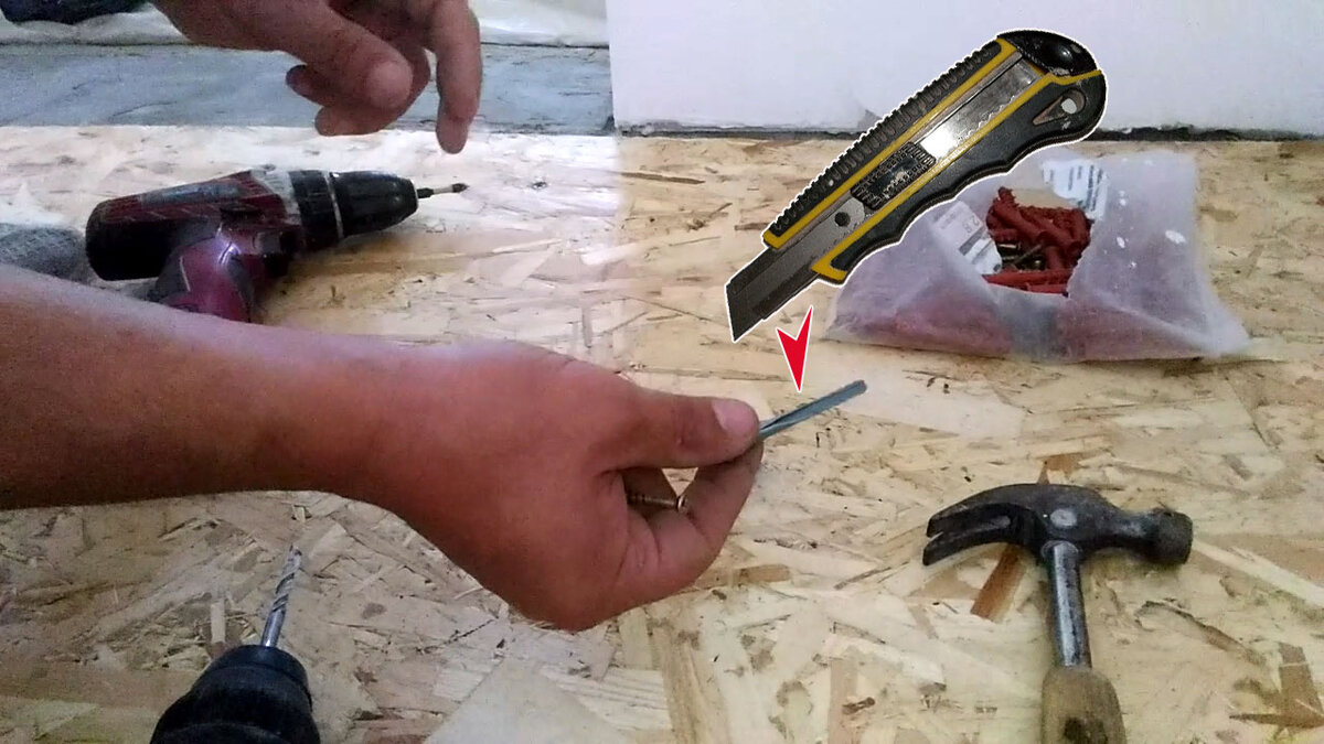 Разрезанная часть дюбеля для установки внутрь