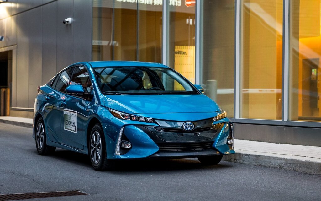 Toyota Prius 2017г