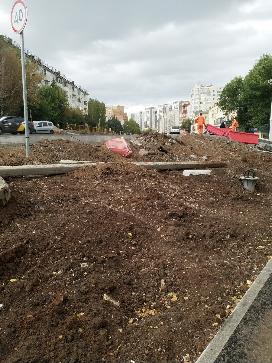 Улица 8 Марта, ремонтировалась вместе с Комсомольской и была открыта раньше всего, фото сделаны в начале сентября 2021 года.