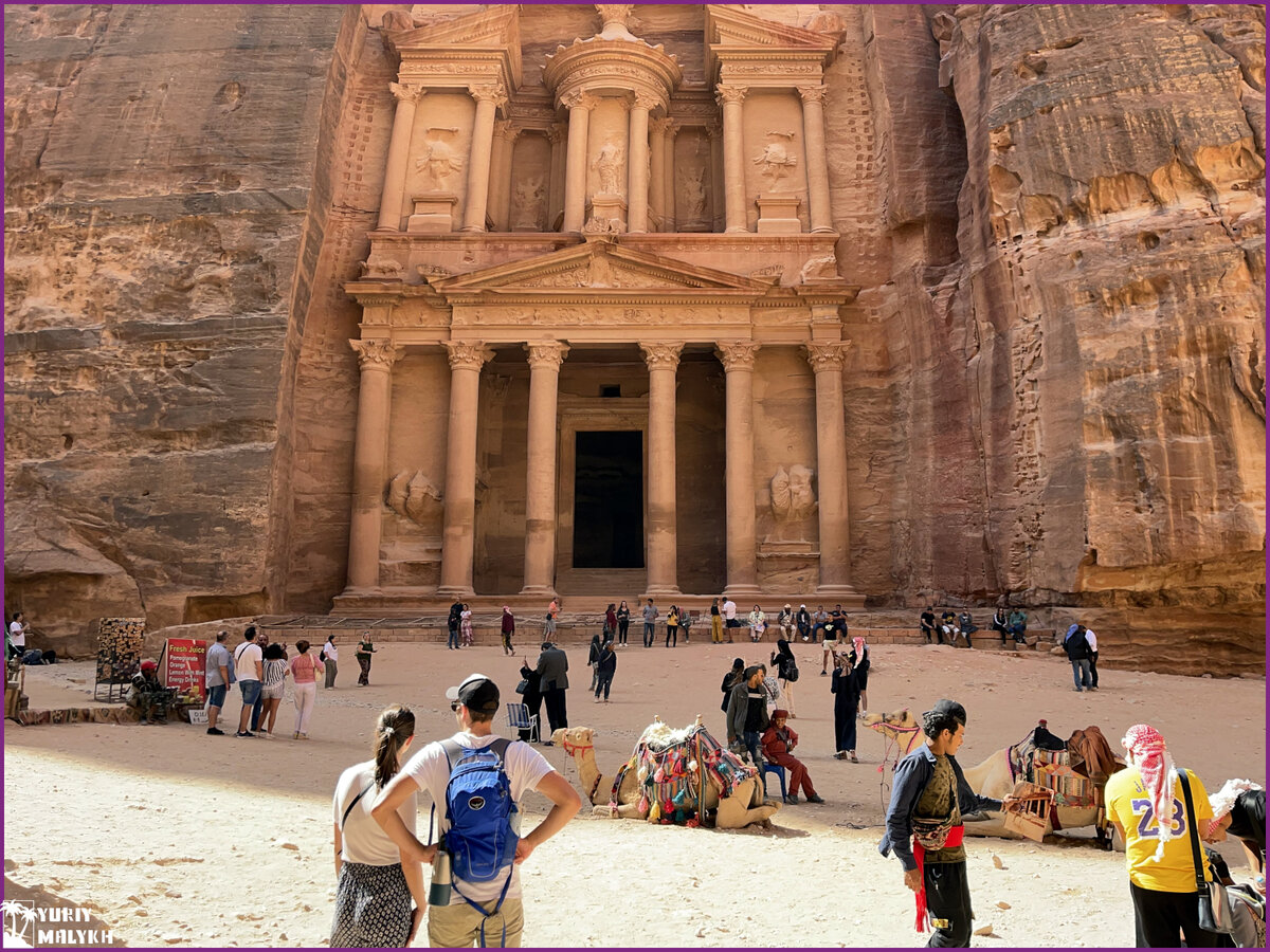 Главная достопримечательность находится, по местным меркам, почти у входа