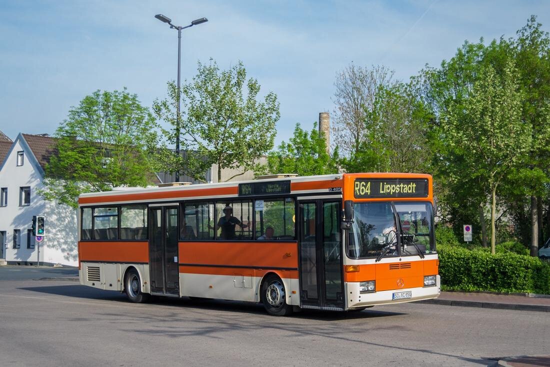 Mercedes-Benz O405 MkII выпускался с начала 90-х годов вплоть до начала 00-х. Кроме дверей с полным остеклением визуально он отличался от MkII формой решетки радиатора двигателя.