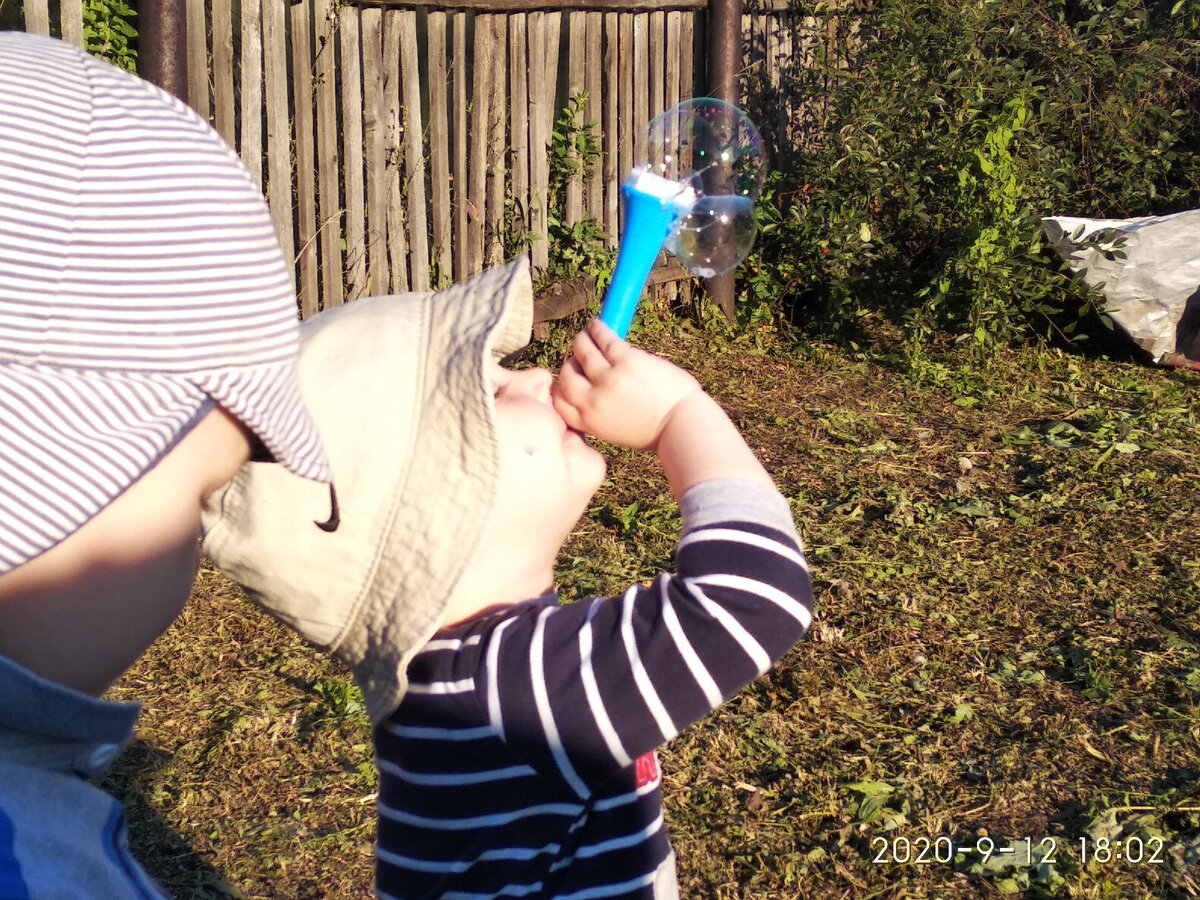 Эх, мне так эта фотография нравится)) Вадя тогда пузырей наелся