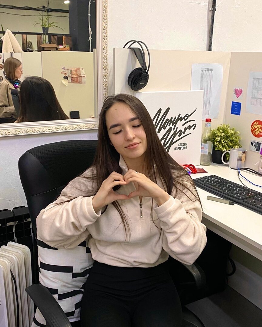 Наши менеджеры - очень дружелюбные, отлично знают своё дело и все тонкости создания картин, отвечают очень быстро и никогда не навязываются)