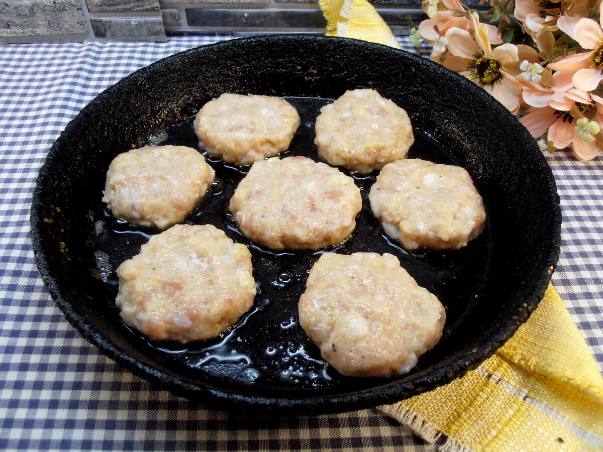 Нежные котлеты с овсянкой и манкой на молоке | Готовим вкусно дома/  Кулинария/ Рецепты | Дзен