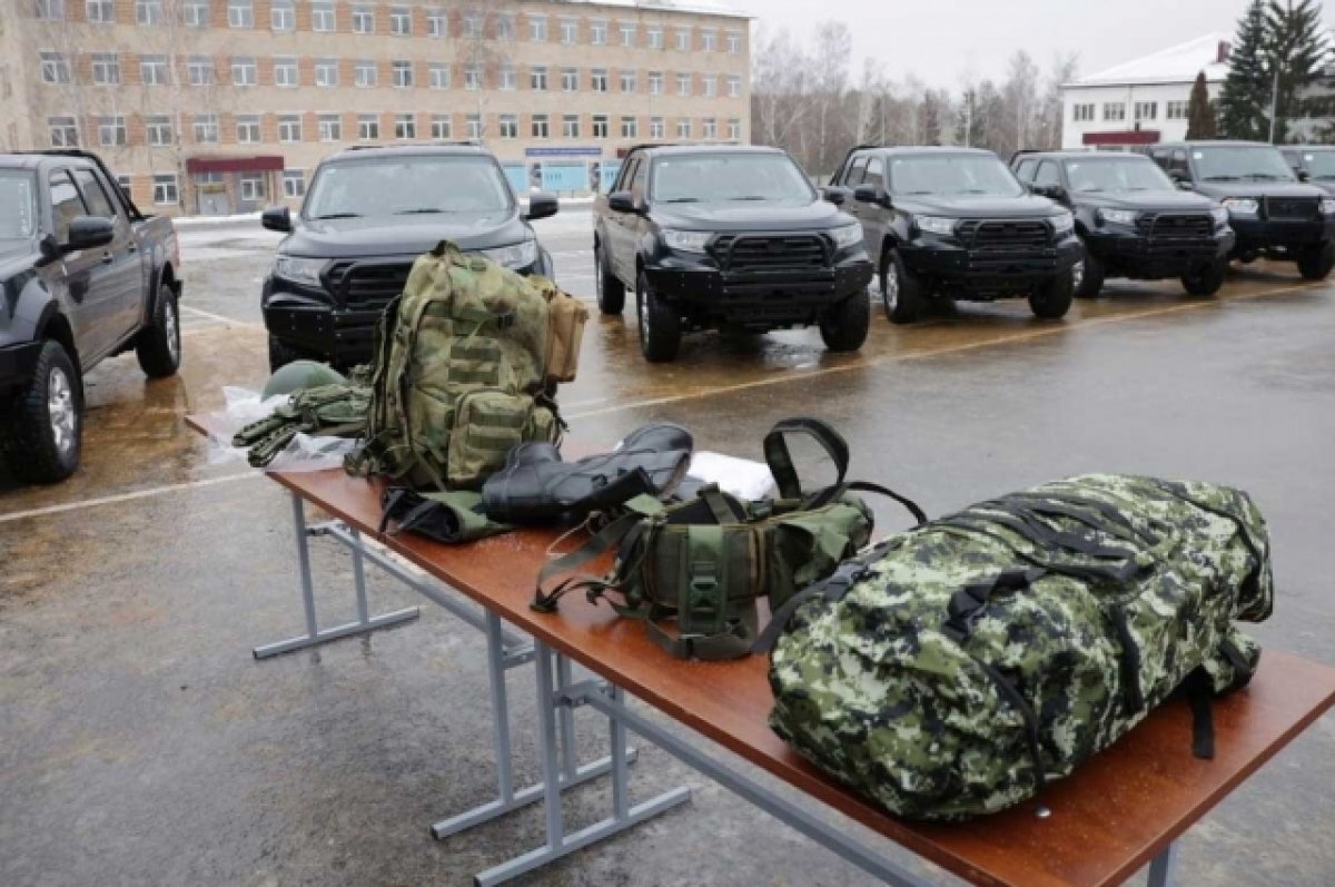    Тульский губернатор передал 106-й дивизии ВДВ автомобили и экипировку