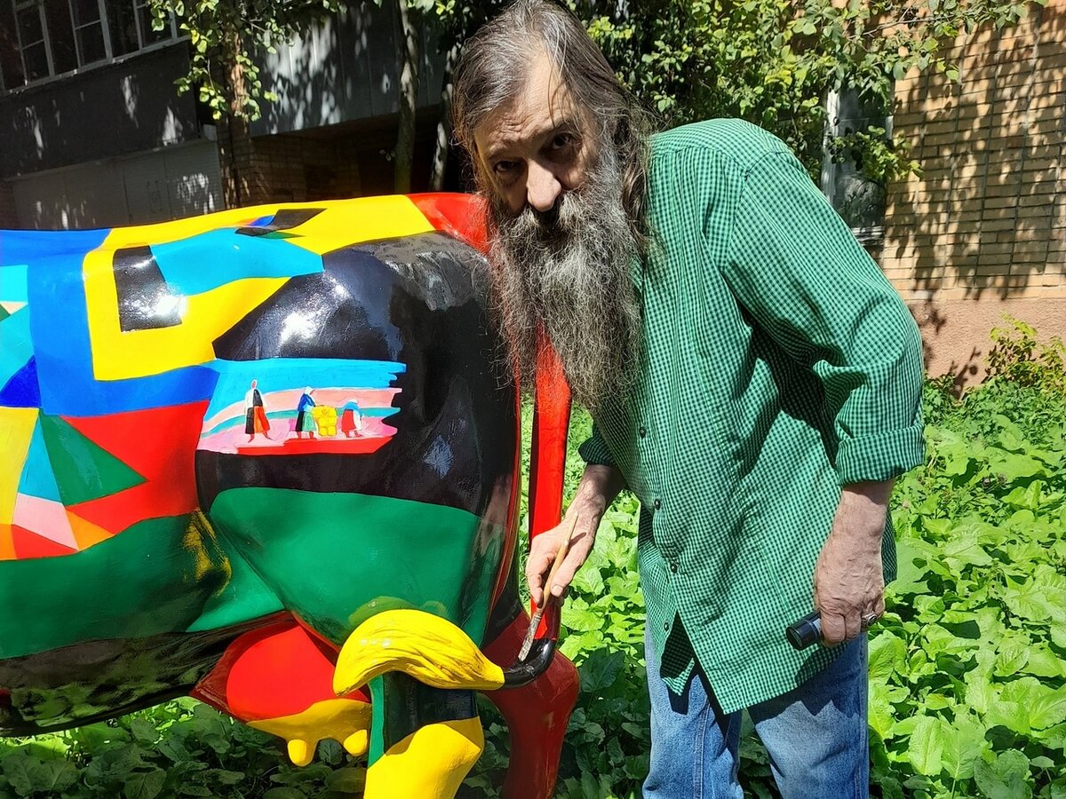    В Курске корове Казе возле галереи «АЯ» восстановили хвост