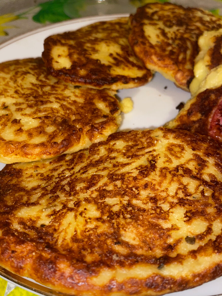 Лепёшки на банановом молоке. Получились немного похожими на оладьи. Жарила на кокосовом масле. Фото автора 