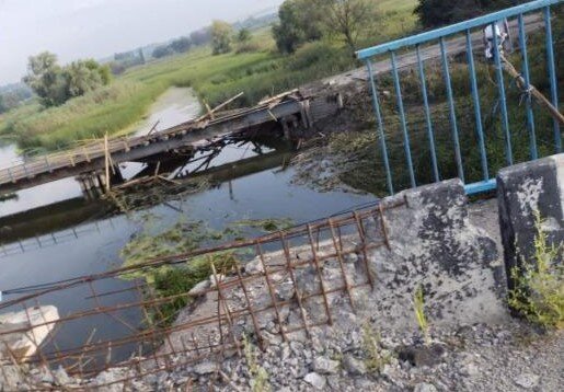 Фотографии повреждённой переправы через Оскол в Купянске, по ней был нанесён авиаудар, источник – Телеграм-канал Военный Осведомитель 