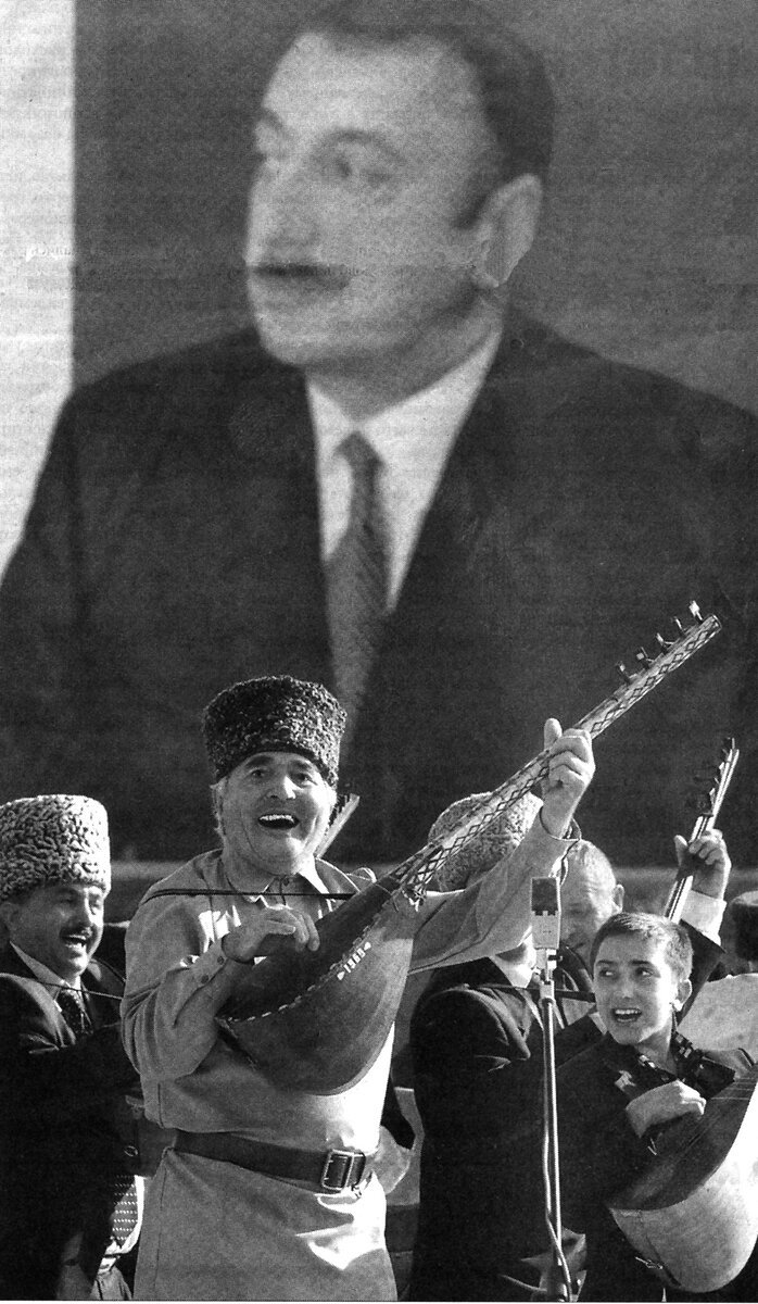 Кто и как предлагает карабахцам дорогу в никуда Нацистский алиевский режим, совершивший осенью 2020 года агрессию против НКР при открытой поддержке вооружённых сил Турции и банд международных...-2