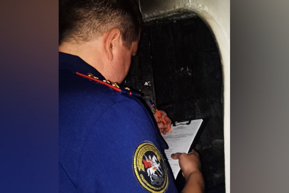    СК проводит проверку после пожара на катере в Листвянке