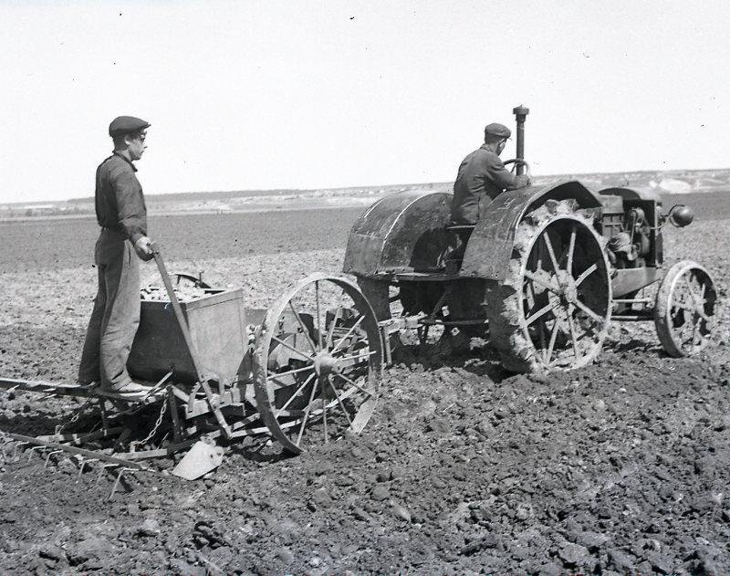 Артель "Заря Социалицма". Посадка картофеля