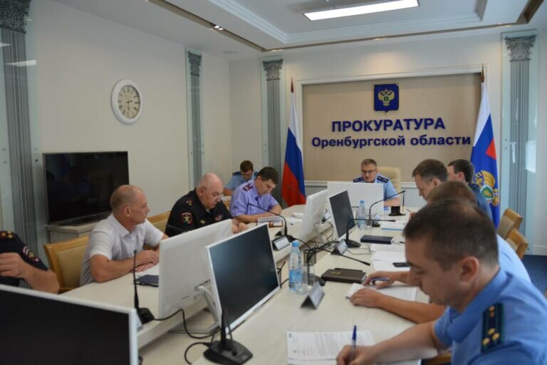    В Оренбуржье чтобы жена работала замом, глава сельсовета фиктивно развелся с ней Андрей Севостьянов