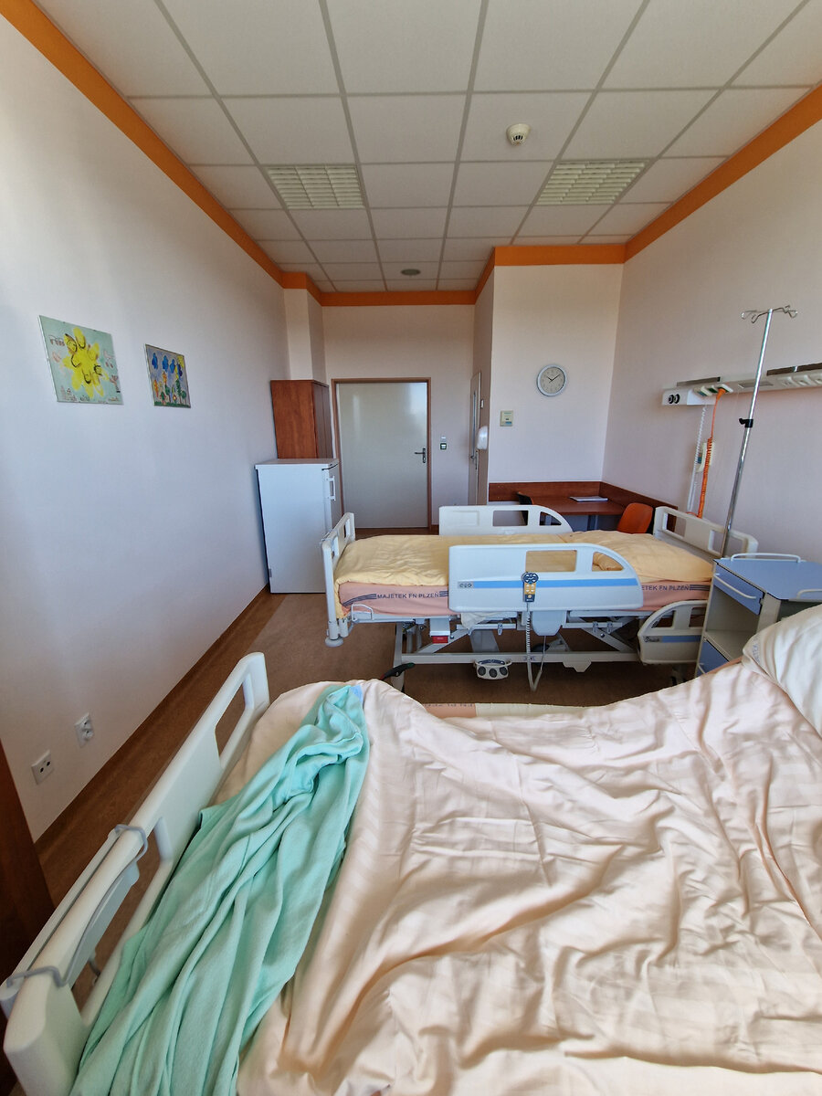Фото автора: больничная палата. Я здесь одна, и это хорошо👌