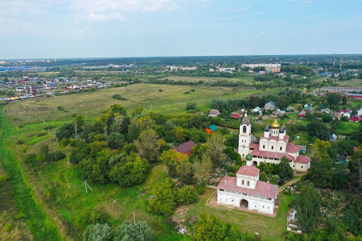 В поселке Белоозерский осталось 8 свободных участков площадью от 7 до 16 с лишним соток, и сейчас их можно купить с очень хорошей скидкой.