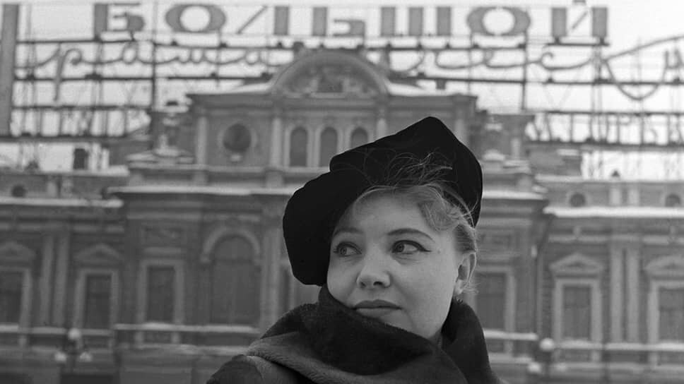    Татьяна Доронина родилась 12 сентября 1933 года в Ленинграде (ныне — Санкт-Петербург). Отец актрисы воспитывался в семье старообрядцев-выкрестов, но в молодости перебрался в город и выучился на повара: «Всю жизнь отец прожил по заветам старой веры. До конца дней не пил и не курил. Несмотря на то что всегда работал, как говорят, "при кухне", никогда не своровал ни крошки» Максим Блохин / Фотохроника ТАСС
