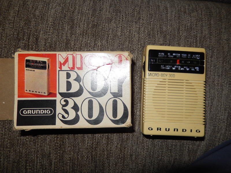 Миниатюрный  радиоприемник Grundig MICRO Boy 300, изготовленный в ФРГ в 1972 году