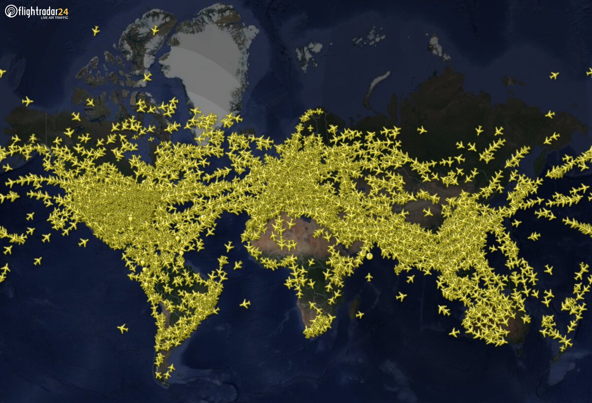 Реальную карту полетов. Флайтрадар. Движение самолета. Самолет в небе в движении. Сайт полетов самолетов в мире.