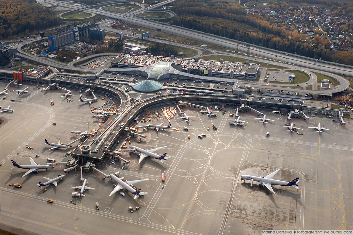 Sheremetyevo airport. Международный аэропорт Шереметьево. Аэропорт Шереметьево сверху. Шереметьево терминал д вид сверху. Шереметева аэропорт.