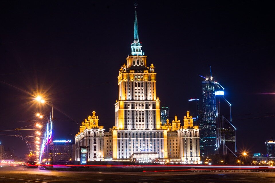 https://cdn.pixabay.com/photo/2015/02/02/08/34/hotel-620641_960_720.jpg