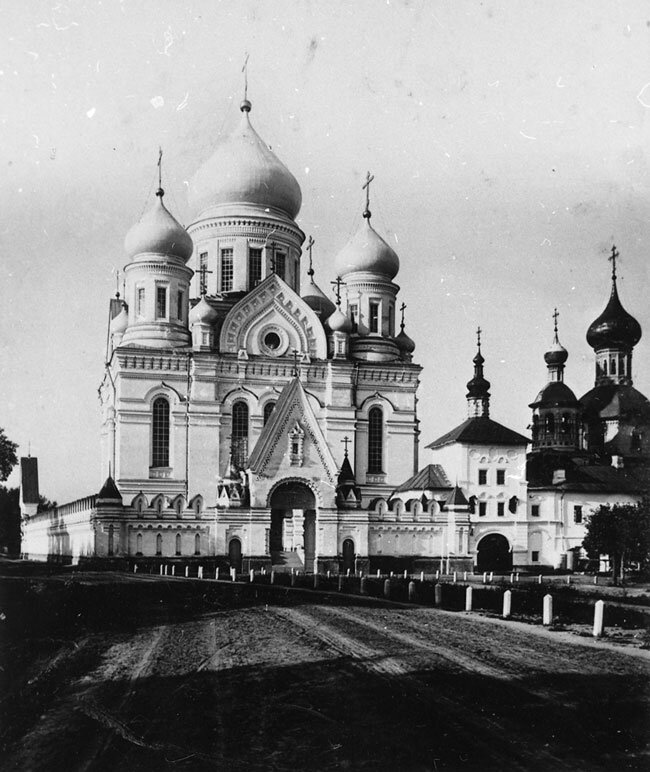 Николо-Перервинский монастырь, 1908 год, построен и освящён Иверский собор, возведена стена, вид с того же места